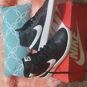 Nike Court Vision Royale black and white, size 9 in women